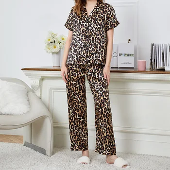 Пижамы Four Seasons 2023, Модная сексуальная домашняя одежда с леопардовым принтом, женские шелковые пижамы с коротким рукавом и длинными штанами.
